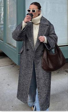 Grey Jacket Women Outfit, Outfits With Long Coats Winter, Tweed Trench Coat Outfit, Grey Plaid Coat Outfit, Winter Coat 2024/2025, Dogtooth Coat Outfit, Winter Fashion Outfits Casual 2024, Herringbone Wool Coat, Taupe Coat Outfit