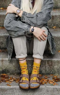 52 ideas how to wear birkenstock clogs shirts #howtowear Socks And Sandals Outfit, Cute Outfits With Birkenstocks, Birkenstocks Outfits, Sandals Socks