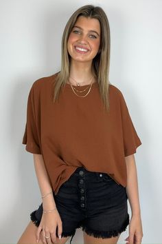 Mocha Brown / S Aurora Short Sleeve Relaxed Top - BACK IN STOCK - Madison and Mallory Outfit Short, Cool Outfit, The Aurora, Womens Casual, Crop Top Blouse, Back In Stock, Skirt Leggings, Women Clothing Boutique, Womens Casual Outfits