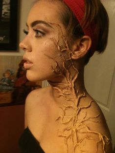 Tree Veins, Tree Creature, Extreme Make-up, Sfx Ideas, Pretty Poison, Scar Wax, Land Ideas, Fantasy Make-up, Make Up Diy