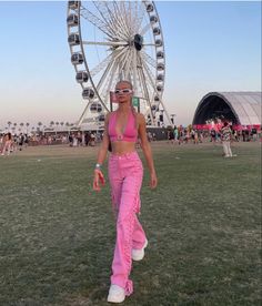 Hippie Music Festival Outfit, Pink Festival Outfit, Ootd Festival, Summer Rave Outfits, Parklife Festival, Edm Concert Outfit