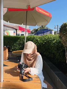 Aesthetic Hijabi Outfits, Halal Outfits, Ig Music, Hijab Dp, Arab Wedding, Youtube Design, Hijab Aesthetic, Hijabi Aesthetic