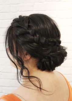 Sleek Top Knot Buns for a Polished Look: High Bun Hairstyles for Every Hair Type
https://www.youtube.com/watch?v=jrrUxdGCn-g Curly Bun With Bangs, Hairstyle Wedding Bridesmaid, Diy Bridesmaid Hair, Medium Brunette Hair, Chignon Simple, Wedding Hair Bridal, Bridesmaid Hair Inspo, Bun With Curls, High Bun Hairstyles