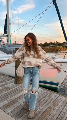 Beach In The Fall Outfit, Fall Outfit Inspiration 2024, Fall Inspo 2023, Fall Clothes Ideas, Fall Honeymoon Outfits, Midwest Fall Outfits, Oregon Outfits Fall, Fall Outfits 30s For Women, Coastal Cowgirl Fall Outfits