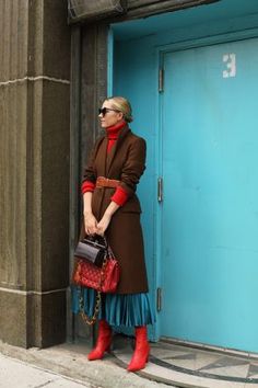 KEEPING UP WITH COLOR // MOROCCANOIL Fall Color Combinations, Nyc Visit, Atlantic Pacific, Unique Fall, Skirt Maxi, Mode Casual, Red Boots, Style Fall, Fall Color