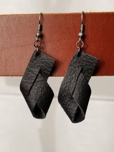 "Soft black leather woven together on dark silver earwire. 2.5\"x .75\"" Woven Earrings, Diy Leather Earrings, Beaded Chandelier Earrings, Nature Earrings, Handmade Glass Beads, Leather Weaving, Leather Diy, Braided Bracelets, Drop Necklace