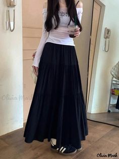 Olivia Mark - Elegant High-Waisted Pleated Long Skirt Pleaded Skirt, Pleated Long Skirt, Skirt Long, Types Of Skirts, Cute Fashion, Long Skirt, Pleated Skirt, Cute Outfits, High Waisted