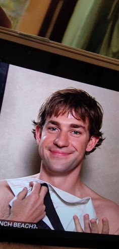 The Office Jim Halpert Gold Face, John Krasinski Wallpaper, Young John Krasinski, Jim Halpert Cute, The Office Lockscreen, Jim Wallpaper, Jim Halpert Face