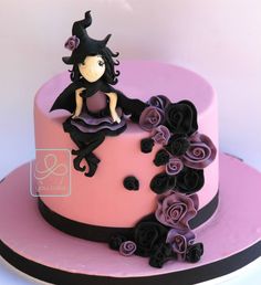 Halloween cake. I wonder if I could pull off an actual sculpture? This is cute, and I love the colors! Witch Cake Ideas, 9 Cake, Halloween Cake, Birthday Halloween Party, Halloween Desserts, Holiday Cakes