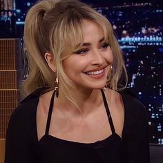 Hair Cuts Ideas Sabrina Carpenter, Face Framing With Bangs And Layers, Curled Face Framing Layers, Asian Bangs Long Hair Straight, Bangs Up Do, Celebs With Bangs, Sabrina Carpenter Hair Layers, Sabrina Carpenter Hair Bangs, Strawberry Blonde Hair With Bangs