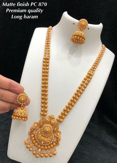 Gold Haram, Unique Gold Jewelry Designs, New Gold Jewellery Designs, Pearl Jewelry Design, Gold Mangalsutra Designs, Gold Necklace Indian, Gold Necklace Indian Bridal Jewelry