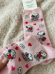 Snoopy Accessories, Cute Socks Aesthetic, Snoopy Socks, Socks Valentine, Snoopy Items, Snoopy Collection, Snoopy Valentine, Heart Socks, Gift Inspo