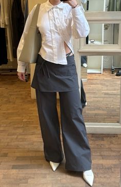 Jade cropper Nuria Ma Outfits, Smart Street Style Women, Mary Jane Work Outfit, Japandi Outfits, Jade Cropper, 90s Minimalism Fashion, Preppy Look, Fits Women, Japan Style