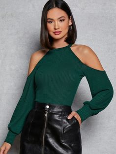 Cold Shoulder Rib-knit Tee | SHEIN EUR Shoulderless Shirt, Green Outfits For Women, Court Outfit, Dark Green Top, Green Outfit, Knit Sleeve, Shoulder Shirts, Knit Tees, Shein Style