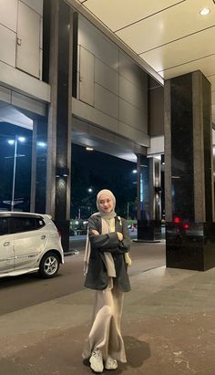 Hijab Pose Idea, Hijab Aesthetic Outfit, Umroh Outfit, Poses Hijab, Outfit Rok