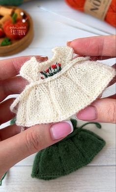 Doll dress Diy Doll Clothes, Doll Dresses Diy, Dress For Doll, Knitting Toy, Dress Knitting, Miniature Knitting, Jumper Pattern, Knitting Dress, Knitting Toys