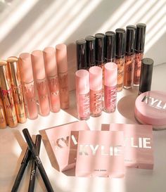 Kylie Cosmetics Aesthetic, Kylie Products, Cosmetics Aesthetic, Makeup Collection Storage, Kylie Collection, Products Aesthetic, Makeup Brushes Guide