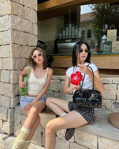 ig: diiphng Ootd Poses, Celana Fashion, Bff Outfits, Friend Poses Photography, Model Aesthetic, April 13, Casual Winter Outfits