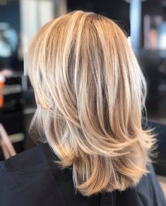 Blond Hair Colors Ideas For Short Hair, Back Of Medium Length Hair, Beverly Mitchell Hair, Blonde Hair Color To Cover Gray, Feathered Sides Haircut, Medium Short Layered Haircuts Shoulder Length, Shoulder Length Blonde Highlights, Hair Layers Short, Mid Length Blonde Hair With Layers