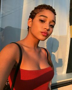 Amandla Stenberg ❤❤ Short Curly Hairstyles, Amazing Hair, Short Natural Hair Styles, Short Curly Hair, Curly Hairstyles