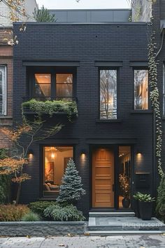 Black Brick House, Minimalist Houses, Motorbike Art, Black Houses, Paint Color Ideas, Dark House, Exterior Paint Color, Black Brick, Brick Exterior House