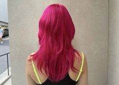 Pink Hair Layers, Pink Haired Characters, Dark Pink Hair, Magenta Hair, Pink Hair Dye, Hot Pink Hair, Korean Hair Color, Dyed Hair Inspiration