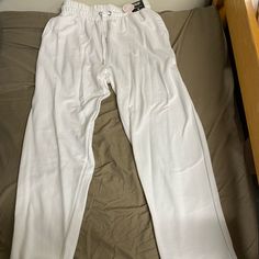 White Womens Joggers! Never Worn With Tags!! Incredibly Comfyyyy Trendy White Sweatpants For Spring, Trendy White Loungewear Bottoms, Casual White Cotton Sweatpants, White Casual Sweatpants For Loungewear, Casual White Sweatpants For Loungewear, Trendy White Cotton Sweatpants, Lululemon Dance Studio Jogger, Womens Joggers, Lululemon Align Joggers