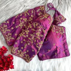 Price__1050 free shipping 

Blouse Design *RAJESHREE*

Blouse has jari ,thread ,ton to ton beads handwork and khatli hand work

Blouse material heavy banarasi silk

Blouse has froent open paterrn

Blouse size making 38

Alterupto *40*

BEAUTIFUL HANDWORK LATKAN