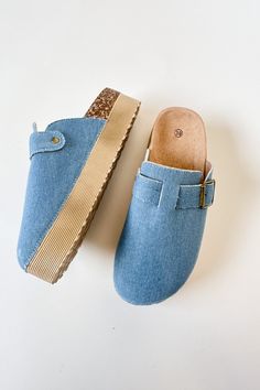 denim platform clogs Boston Clogs, Platform Clogs, Shoe Fits, Pinterest Closet, Shoe Closet, Slides Shoes, Mom Style, Fitness Inspo, Aesthetic Girl