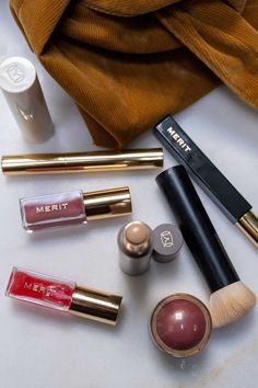 I have been using and loving Merit Beauty for a while now. This post shares my favorite products in my 5-minute Merit makeup routine. Merit Makeup, Merit Beauty, Klorane Dry Shampoo, 5 Minute Makeup, Raspberry Beret, Concealer Stick