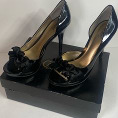 Oh Gurllll Talk About Sexy!!!! New W/Tag. Carlos Santana Patent Leather Heels. Adorned With Black Ribbon Across Toes. Size 8.5m Black Vintage Heels, Modest Goth, 2000s Heels, 90s Heels, Girly Heels, Funky Shoes, Vintage Heels, Stunning Shoes, Free Shoes