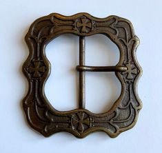 Beautiful and unique medieval style vintage belt buckle. With a unique shape as well! Centre bar and plated in antique brass. Engraved details and design also featuring knights of Templar cross. Designed to be worn with a 1.5' (38mm) belt strap. Antique Bronze Belt Buckle, Templar Cross, Medieval Belt, Medieval Knights, Medieval Style, Vintage Belt Buckles, Medieval Knight, Vintage Belt, Medieval Fashion