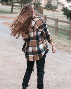 Fall aesthetic | fall outfits 2021 | shacket outfit women | shacket street style | shirt jacket outfit | fall trends 2021 | outfit ideas | outfit inspirations | style inspiration | #ltkunder50 #ltkstyletip #ltksalealert #ltkshoecrush #fallfashion #outfitinspiration #outfitoftheday #styleinspiration #shacket #petitestyle #liketoknowit Shacket Street Style, Shacket Outfit Women, Shirt Jacket Outfit, Street Style Shirt, Flannel Outfits Summer, Fall Jackets Outfit, Aesthetic Fall Outfits, Shacket Outfit, Plaid Shirt Outfits