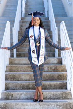 Women Suits Graduation, Funny College Graduation Pictures, Grad Outfits College, Uab Graduation, Black Women Graduation Pictures, Graduation Photo Shoot Ideas, Hbcu Graduation Pictures, College Graduation Outfit, Graduation Shoot Ideas