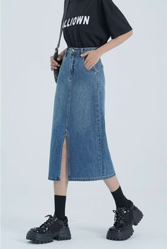 "DIY Distressed Denim Skirt: A Step-by-Step Guide" Skirtall Outfit, Skirts Aesthetic, Aesthetic Skirt, Outfits Skirts, Midi Outfits, Vintage Style Skirts