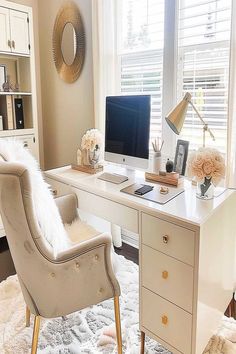 Elegant and cozy home office setup for women with soft textures and golden accents. Feminine Home Office Ideas, Girl Boss Office, Home Office Designs, Productive Office, Home Office Library