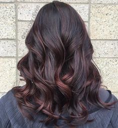 Subtle Burgundy Highlights Shades Of Burgundy Hair, Dark Burgundy Hair, Burgundy Balayage, Burgundy Hair Color, Red Balayage Hair, Burgundy Highlights, Maroon Hair, Dark Purple Hair, Wine Hair