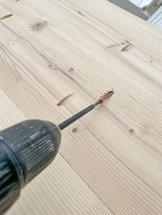 a drill is laying on top of some wood