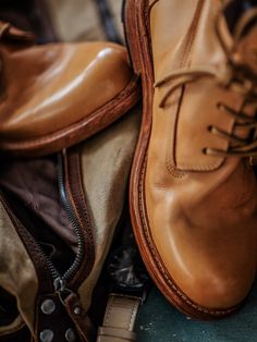 These work boots were built to keep you going, even during long shifts.

Bring classic style to your work day with our Men's horsehide Work Boots.

Crafted with thick, supple horsehide,

they feature heavy water washing for an authentic worn vintage look.

The sole and midsole are made of cowhide, with a top-grade six-layer leather bottom and Blake stitching.

The TPU injected one-piece sole provides comfort and durability.

A cowhide and rubber footbed absorbs sweat and offers cushioning. Water