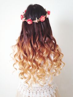 Ombre hair! love it! |For more flower crowns, click here--> https://www.pinterest.com/thevioletvixen/flower-crowns/ Brown Ombre Hair Color, Trendy We Fryzurach, Brown Ombre Hair, Flowers In Her Hair, Latest Hair Trends, Dye My Hair, Grunge Hair, Long Curly Hair