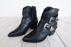 Vintage black leather western booties in excellent condition. Brand Poelman Size 36 (us 5.5, uk3.5) Genuine leather upper and insole Thermo lining Man made sole Zipper on the instep insole 24 cm = 9.4 inches ball width 7.5 cm = 3 inches heel 7 cm = 2.8 inches height 19 cm = 7.5 inches Western Leather Snip Toe Booties, Western Leather Booties With Snip Toe, Western Leather Booties With Pointed Toe, Leather Round Toe Booties For Rodeo, Western Style Black Moto Boots With Leather Footbed, Western Boots With Buckle Closure And Pointed Toe, Western Black Boots With Heel Pull Tab, Western Style Black Boots With Heel Pull Tab, Western Style Leather High Heel Booties