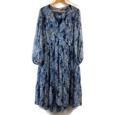 Joie Womens Midi Dress Size Xxl Blue Floral Peasant Tiered Sheer Sleeves New With Tags Brand: Joie Size Type: Plus Size: Xxl Measurements: See Pics Style: Midi Color: Blue Material: Polyester Pattern: Floral Sleeve Length: Long Sleeve Neckline: V-Neck Features: Tiered, Lined Manufactured: India Sold As Pictured. Thanks For Looking! Casual Blue Midi Dress With Boho Print, Light Blue Bohemian Long Sleeve Midi Dress, Light Blue Long Sleeve Bohemian Midi Dress, Blue Tiered Fall Dress, Blue Long Sleeve Peasant Dress For Spring, Blue Tiered Midi Dress With Floral Print, Blue Boho Print Flowy Midi Dress, Flowy Blue Boho Print Midi Dress, Flowy Blue Midi Dress With Boho Print