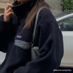 Cute Fleece Jacket Outfit, Fleece Jacket Patagonia, How To Style Fleece Jacket, Outfits With Fleece Jacket, Black Patagonia Jacket Outfit, Patagonia Fleece Aesthetic, Patagonia Fleece Jacket Outfit, Patagonia Fleece Outfit Aesthetic, Patagonia Aesthetic Outfit