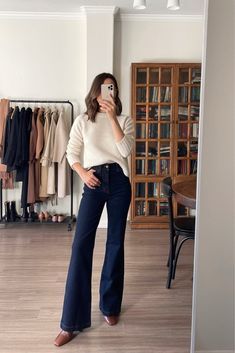 Wide Leg Jeans Outfit, Fashion Mistakes, Woman Fashion, Fall Fashion Trends, Viral Pins, Jean Outfits, Wide Leg Jeans