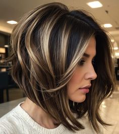 Hair Highlights And Lowlights, Layered Haircuts For Medium Hair, Haircuts For Medium Hair, Medium Length Hair, Cortes De Cabello, Medium Length Hair Cuts, Hairstyles Haircuts, Trendy Hairstyles, Hair Colour