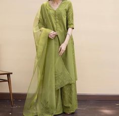 Dress Designing Ideas, Minimal Traditional, American Realism, Designs Dress, Desi Outfits, Dress Designing, Modest Casual Outfits