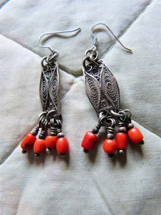 I have used two links of an old silver bracelet from Morocco to make the earrings. I have attached handmade coral dangles and earhooks, length 50 mm Handmade Silver Jewelry With Red Coral, Handmade Red Coral Dangle Earrings, Handmade Red Coral Dangle Jewelry, Red Coral Earrings, Style Marocain, African Necklace, African Trade Beads, Rainbow Necklace, Coral Earrings