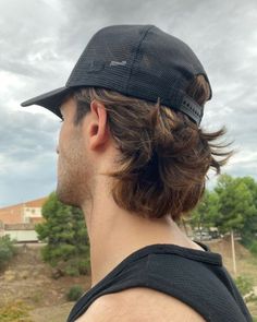 Mens Long Hair With Hat, Long Hair Cap Men, Long Hair Hat Styles Men, Baseball Haircuts Men, Long Hair Hat Styles, Long Hair With Hat, Baseball Haircut, Hat With Long Hair, Flow Haircut Men