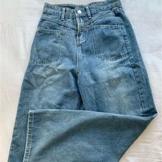 Super Fun And Baggy Wide Leg Jeans With An Oversized, Comfy, And Casual Vibe. Note The Size Tag Is Marked Xs Boyfriend Jean, Wide Jeans, Wide Leg Denim, Colored Jeans, Blue Fashion, Boyfriend Jeans, Wide Leg Jeans, Straight Leg Jeans, Wide Leg