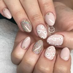 Boho Nail Designs, Nail Art Neutral, Neutral Flowers, Neutral Nail Designs, Spirit Fingers, Neutral Nail, Infinity Nails, Boho Nails, Daisy Nails